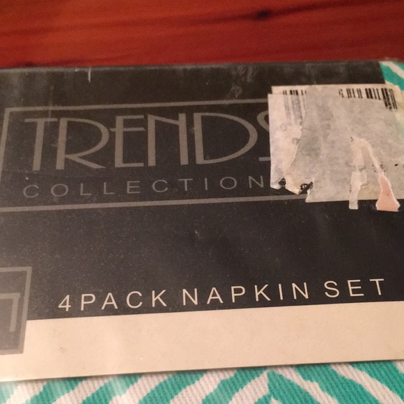 NWT! 4-packs of 4. Trend Collection Napkins - Picture 2 of 4